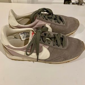 Nike Pre Montreal Vintage Style Sneakers